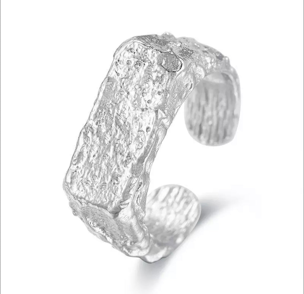 HEAVY METAL COLLECTION - Hammered Rectangle 92.5 Silver Ring